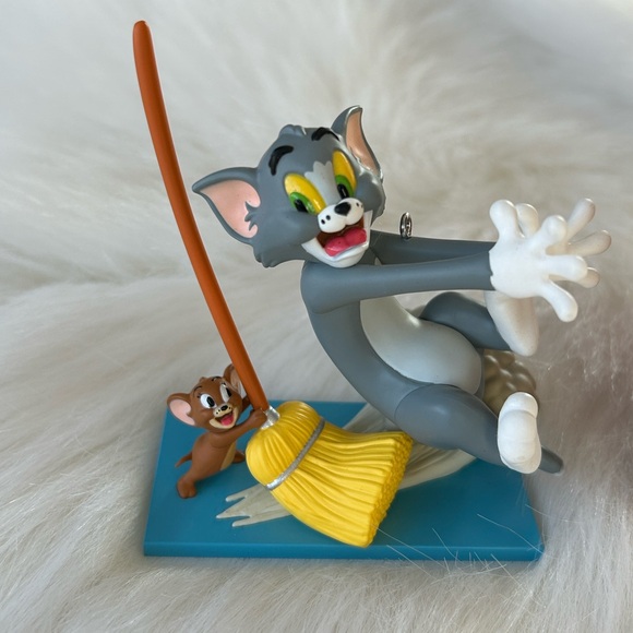 Hallmark Other - NWT 2018 Hallmark Keepsake “Mouse Cleaning” Christmas Ornament, QX12966